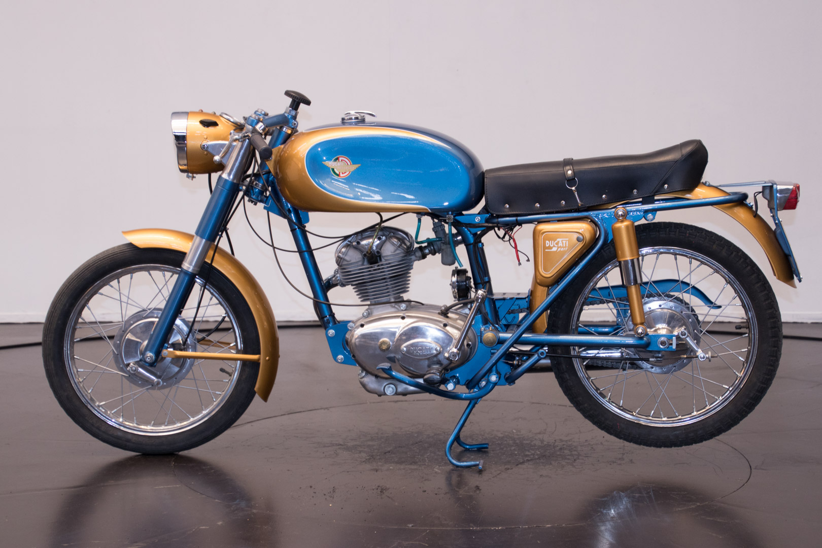 1961 Ducati 125 Sport - Ducati - Classic motorbikes - Ruote da Sogno